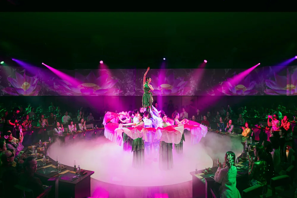 VietCharm Culture & Dining Show nhận được sự đón nhận đông đảo của khán giả Việt từ những ngày đầu công diễn.